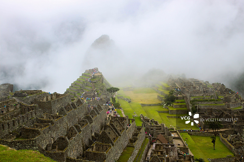 云雾中的秘鲁印加帝国遗迹马丘比丘，是联合国教科文组织文化与自然双重遗产图片素材
