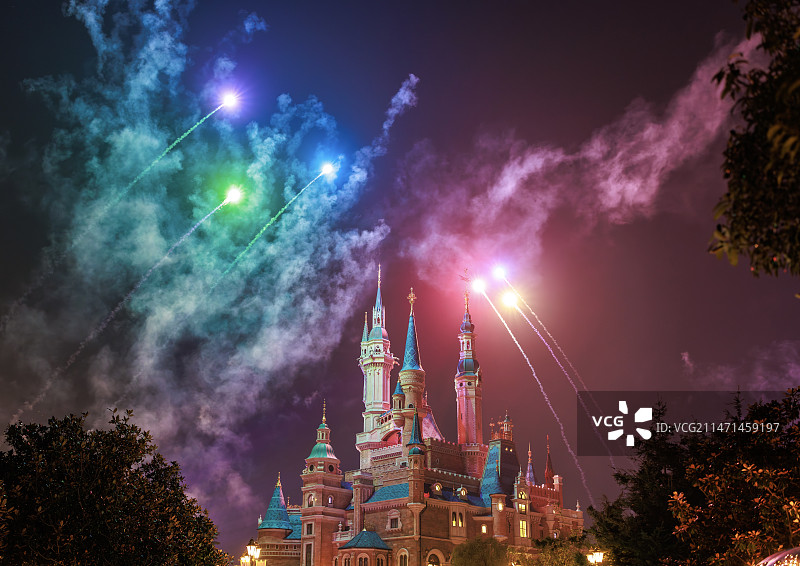上海迪士尼烟花秀烟火秀表演图片素材
