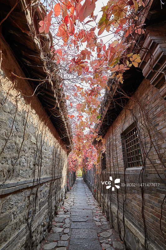 秋天北京古北水镇无人的小巷图片素材