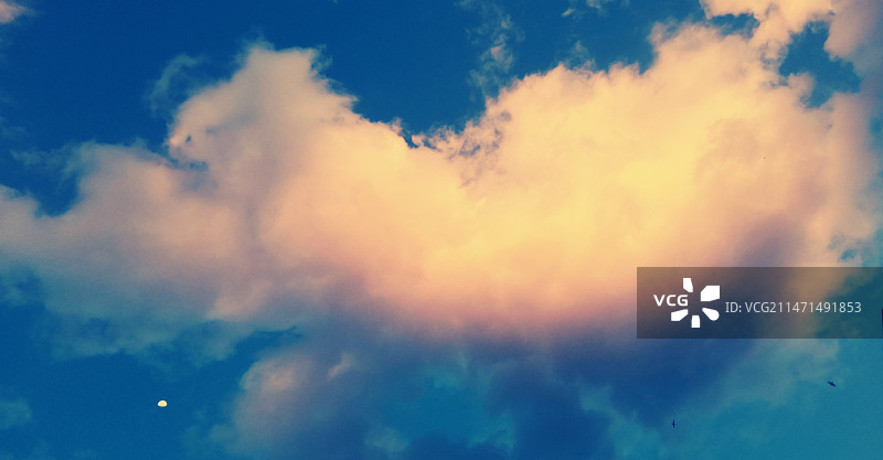 暖色云图片素材