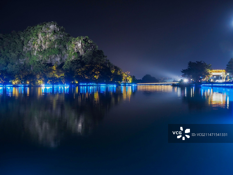 夜色中的星湖公园图片素材