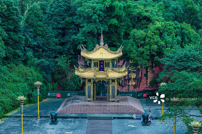 航拍峨眉山第一山亭图片素材