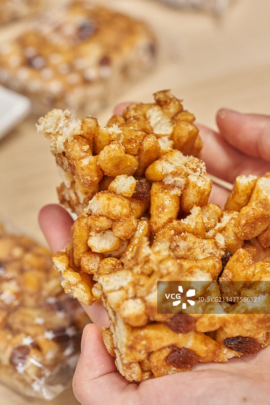 原味与苦荞味的美味沙琪玛图片素材