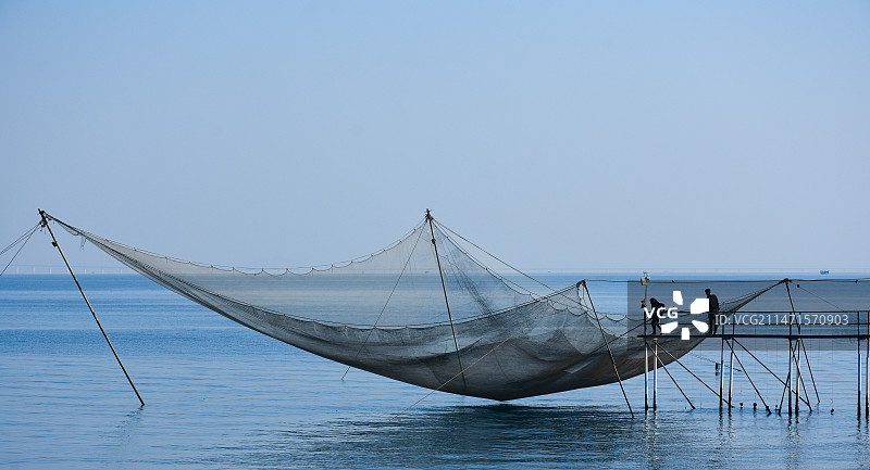 傍晚海边捕鱼图片素材