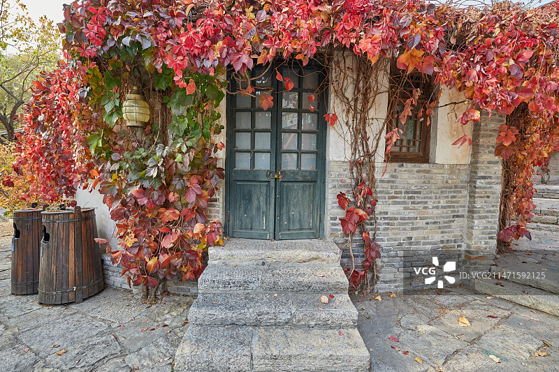 秋天北京古北水镇的小店图片素材