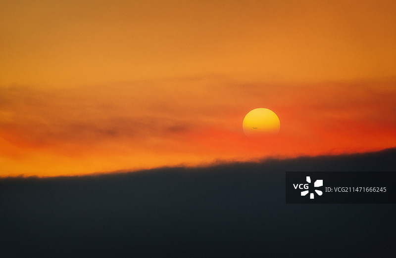 飞向大阳图片素材