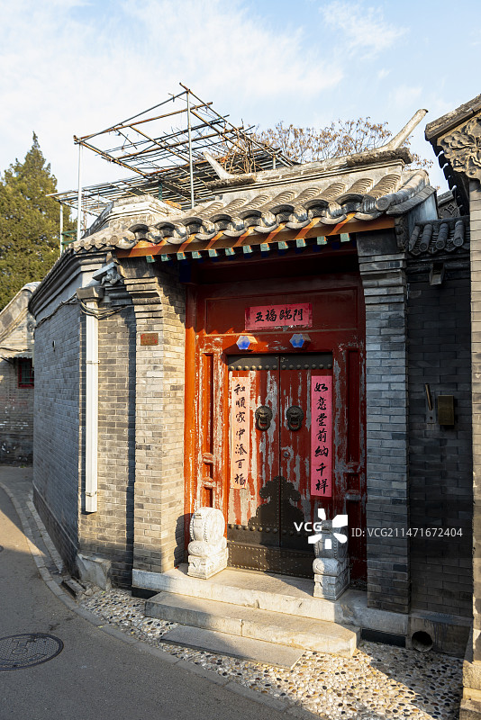 北京胡同四合院红色门石墩图片素材