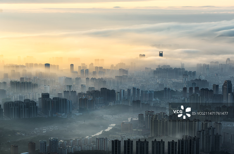 城市有光平流雾图片素材