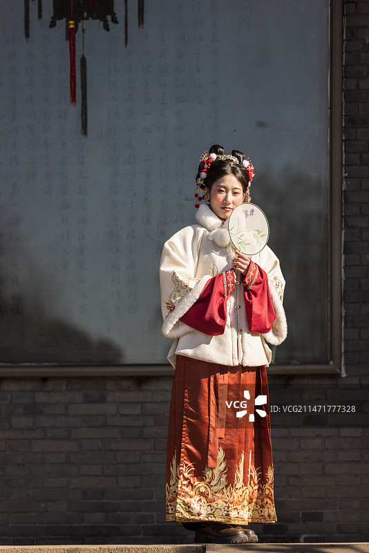 明制汉服小姐姐游园扬州瘦西湖图片素材