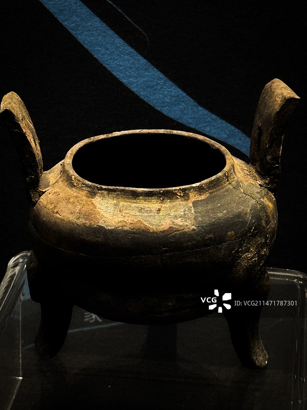 武汉市文物考古研究所藏 铜鼎 战国 （公元前475-前221年）2005年沌口石岭出土图片素材