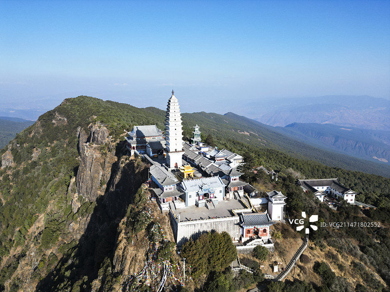 云南省大理白族自治州宾川县鸡足山风景区航拍视角晴天美丽风景图片素材
