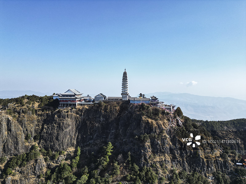 云南省大理白族自治州宾川县鸡足山风景区航拍视角晴天美丽风景图片素材