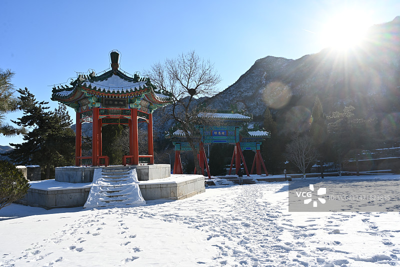 大雪后的居庸关长城图片素材