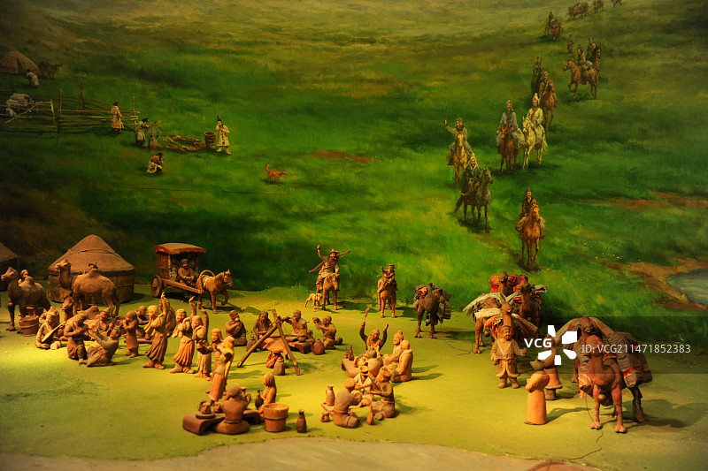 甘肃博物馆内反映游牧民族生活场景的泥塑图片素材