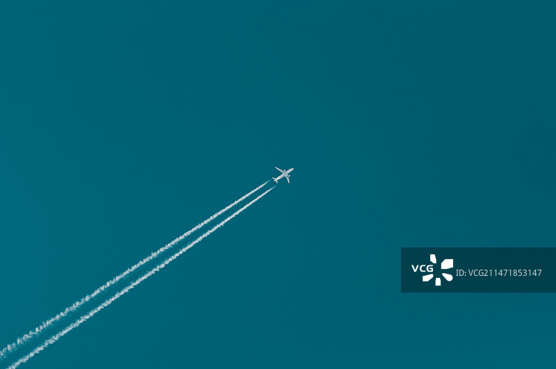 拉烟的飞机图片素材