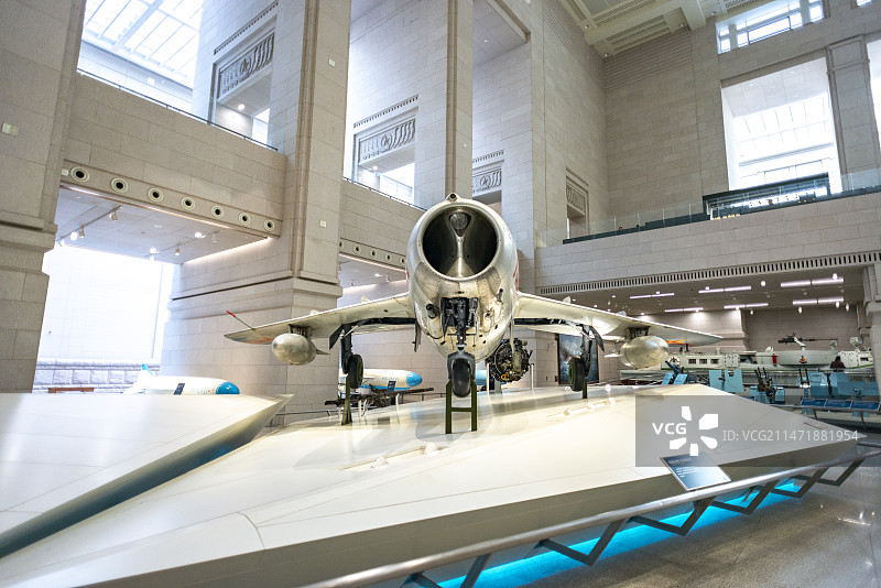 中国人民革命军事博物馆一层中央大厅中国人民志愿军空军战斗英雄王海驾驶过的苏联造米格-15战斗机图片素材
