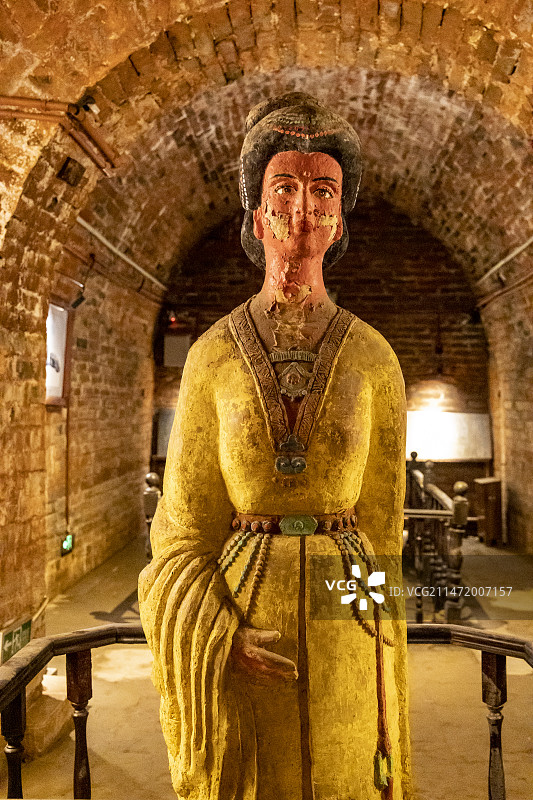 山东济宁明鲁王陵（明鲁王墓）戈妃墓（王妃戈氏墓）地宫：戈妃雕像图片素材