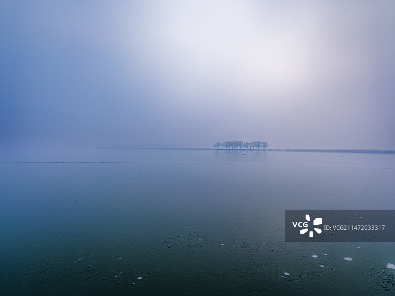 冰封的文昌湖图片素材