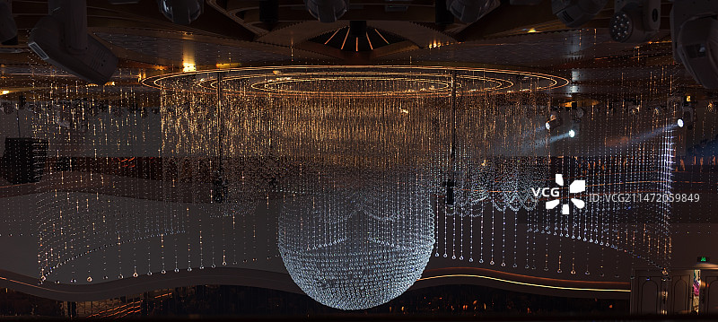 酒店水晶大吊灯局部特写镜头图片素材