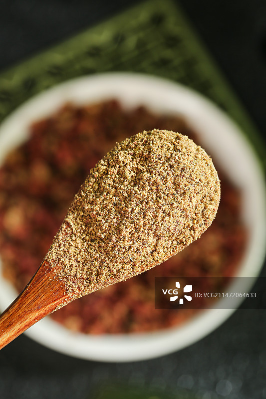 深底上的花椒粉图片素材