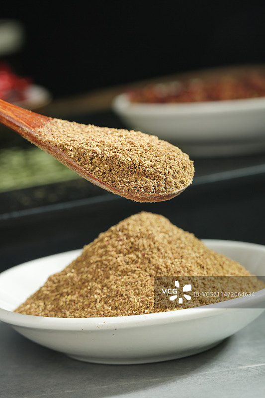 深底上的花椒粉图片素材