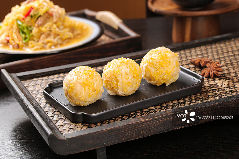 深底上的东北酸菜图片素材