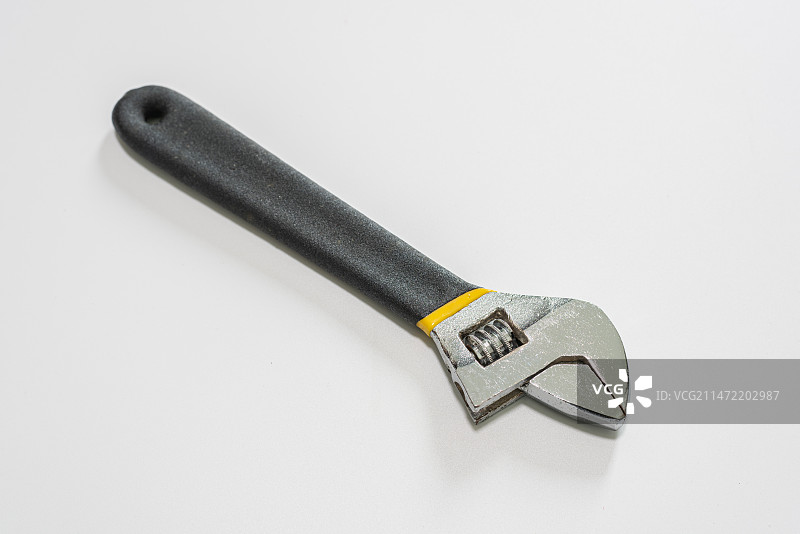 白色背景的扳手图片素材