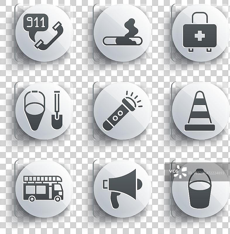 扩音器 消防桶 交通锥 手电筒组合图片素材