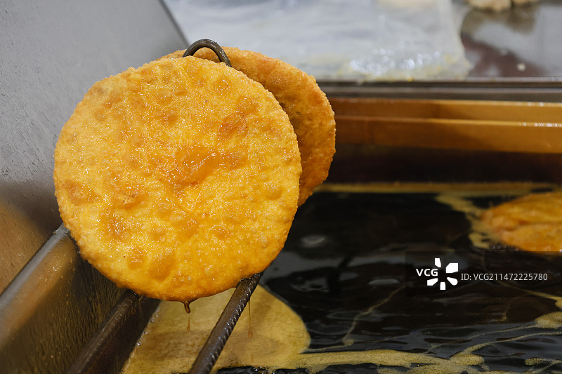 河南美食逍遥镇胡辣汤和煎油饼炸牛肉盒子图片素材