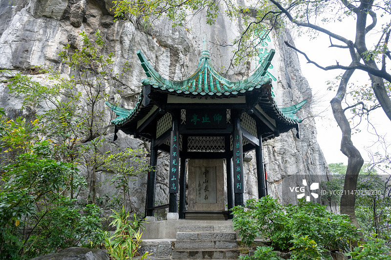 桂林王城景区靖江王府中山不死纪念碑-仰止亭图片素材
