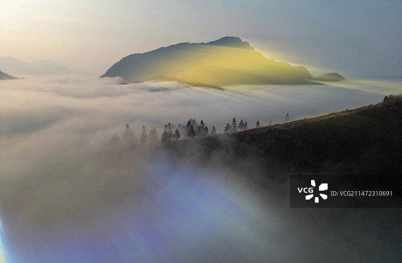 重庆酉阳：白絮下的村庄 别有一番冬韵图片素材