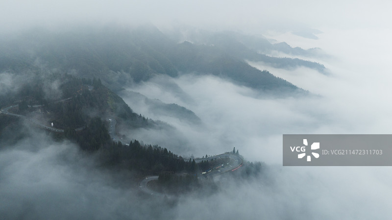 冬天湖北利川佛宝山旅游公路如留白极简艺术画图片素材