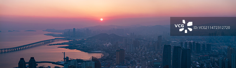 冬季雪景中的大连星海广场美不胜收图片素材