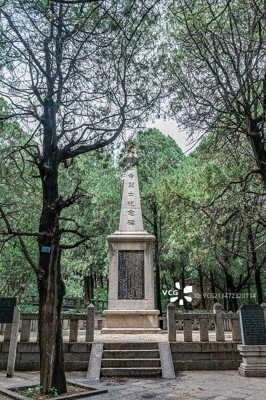 中国文化遗产拍摄主题，山东泰安国内著名景点泰山风景区，革命烈士纪念碑石碑碑刻，户外白昼无人图像摄影图片素材