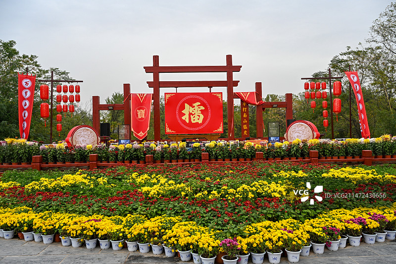 中国开封万岁山大宋武侠城景区建筑图片素材