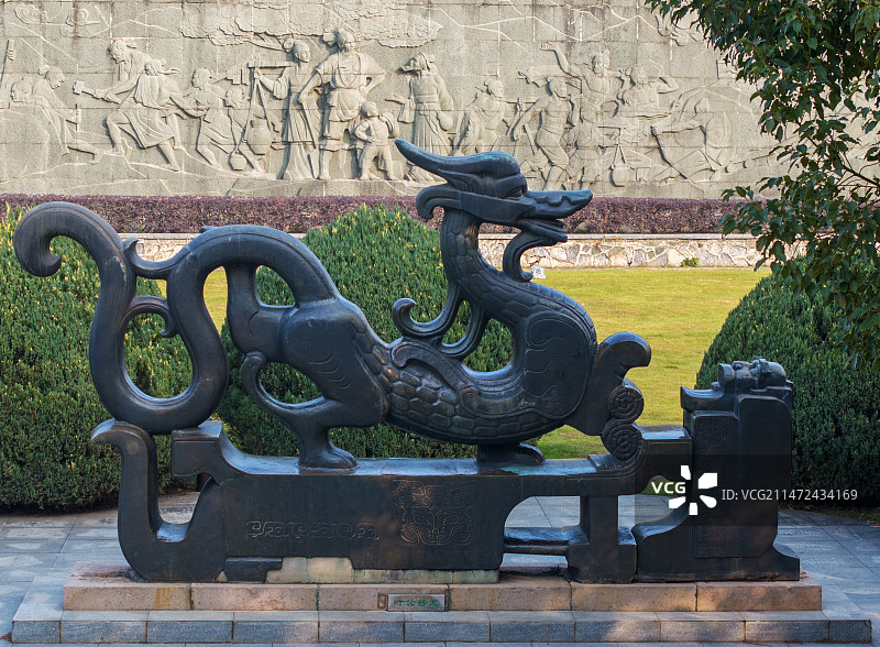 东湖风景区“叶公好龙”雕塑图片素材