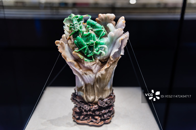 中国天津博物馆的清代翡翠蝈蝈白菜图片素材