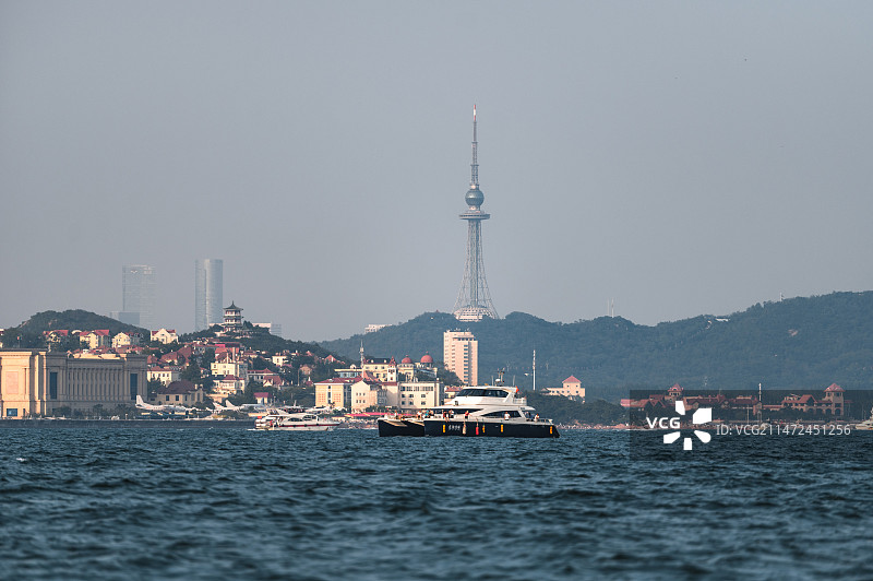 海上看青岛电视塔图片素材