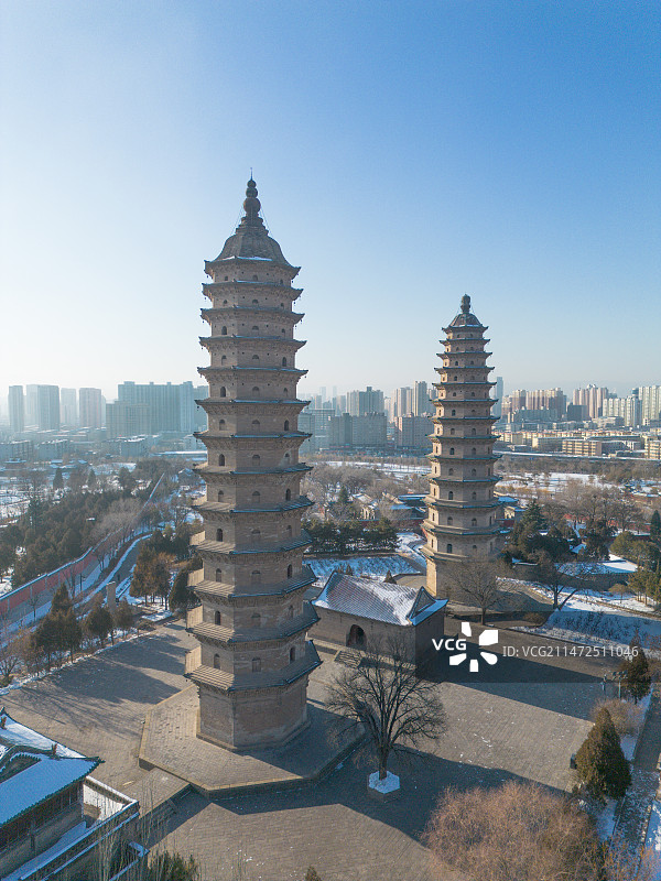 太原永祚寺双塔航拍 永祚寺双塔雪景图片素材