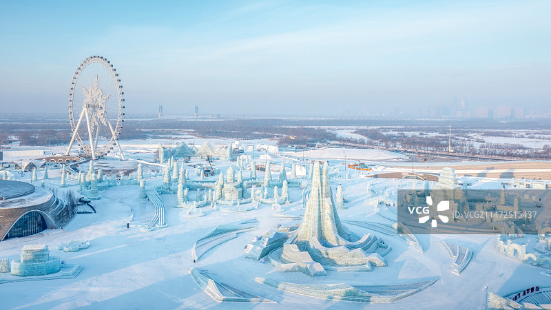 冬天拍摄亚洲中国黑龙江省哈尔滨市冰雪大世界无人园区图片素材
