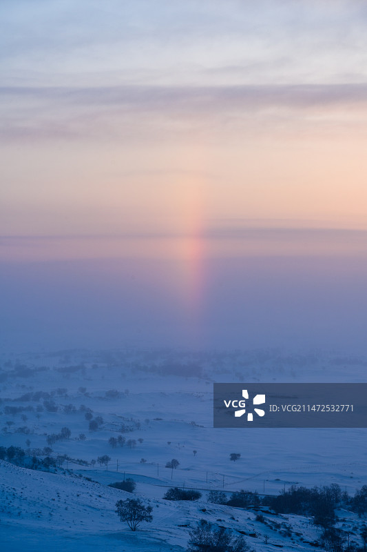 冬季内蒙古赤峰乌兰布统敖包图日出日晕奇观图片素材