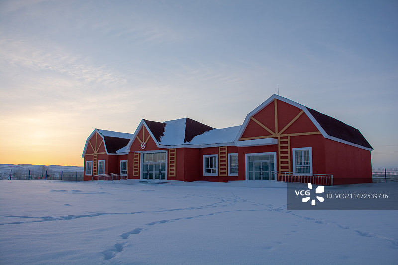 雪地中的房子图片素材