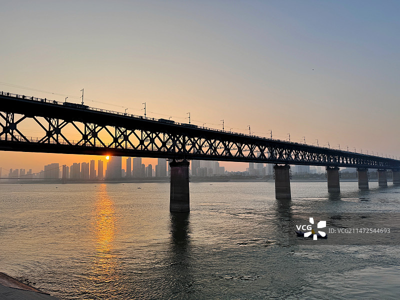 日落  拍摄于武汉长江大桥图片素材