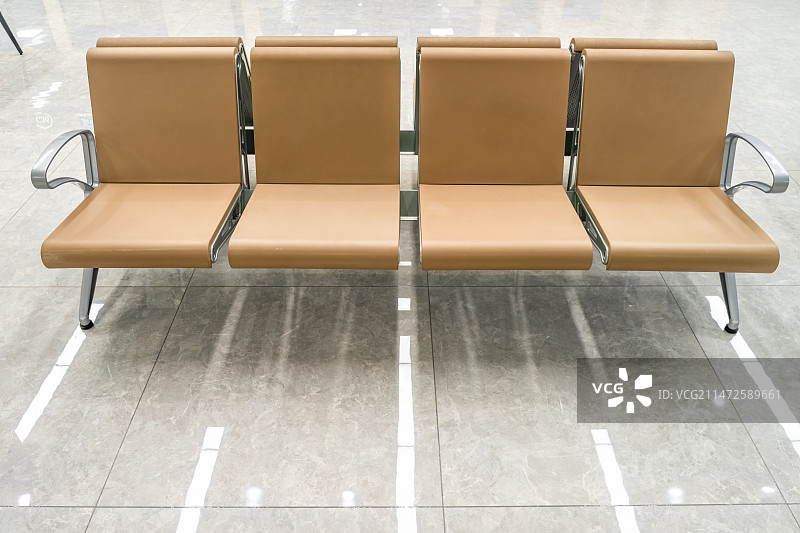 中国市民之家市政服务大厅室内环境拍摄主题，一排整齐的重复的长椅座位，室内无人图像摄影图片素材
