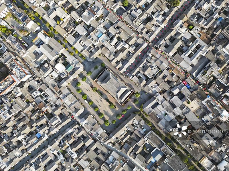 云南省大理白族自治州巍山彝族回族自治县巍山古城航拍视角晴天壮美景色图片素材