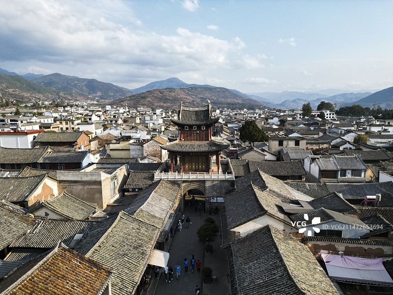 云南省大理白族自治州巍山彝族回族自治县巍山古城航拍视角晴天壮美景色图片素材