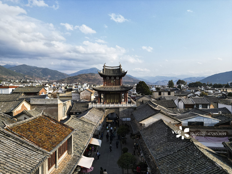 云南省大理白族自治州巍山彝族回族自治县巍山古城航拍视角晴天壮美景色图片素材