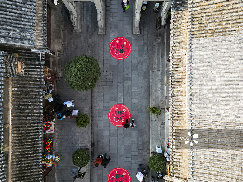 云南省大理白族自治州巍山彝族回族自治县巍山古城航拍视角晴天壮美景色图片素材