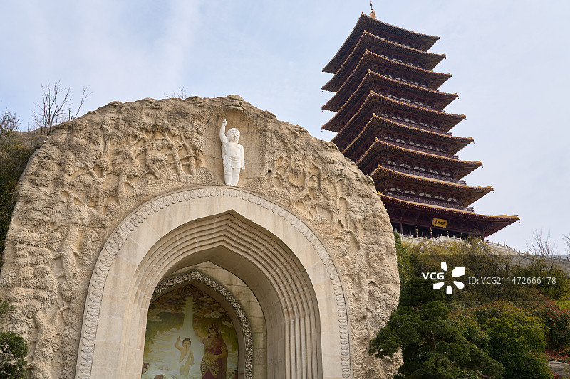 牛首山上建筑局部图片有蓝天白云衬托图片素材