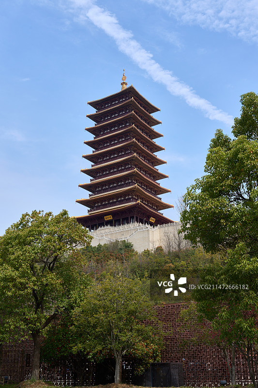 牛首山上建筑局部图片有蓝天白云衬托图片素材